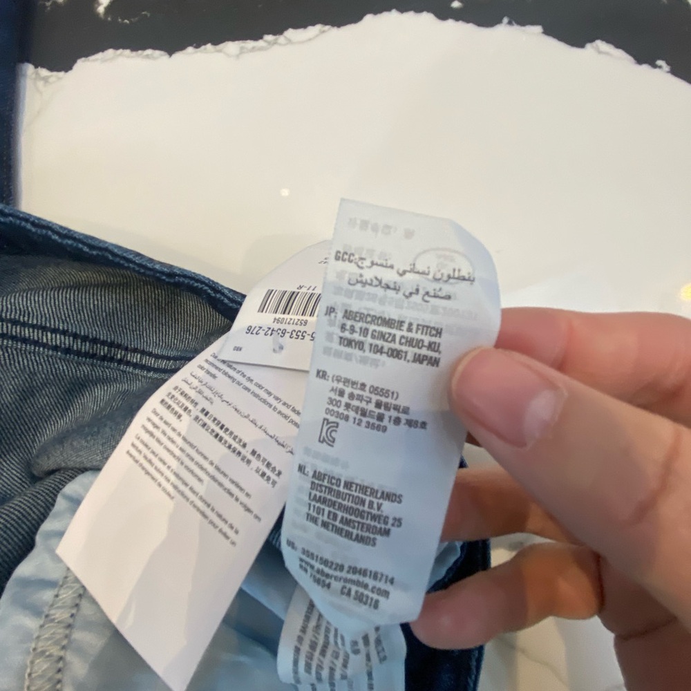 Brand new with tags! Hollister Women's Dark Blue Jeans - Picture 4 of 9